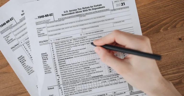 découvrez des stratégies efficaces d'optimisation fiscale pour réduire vos impôts légalement et maximiser vos économies.