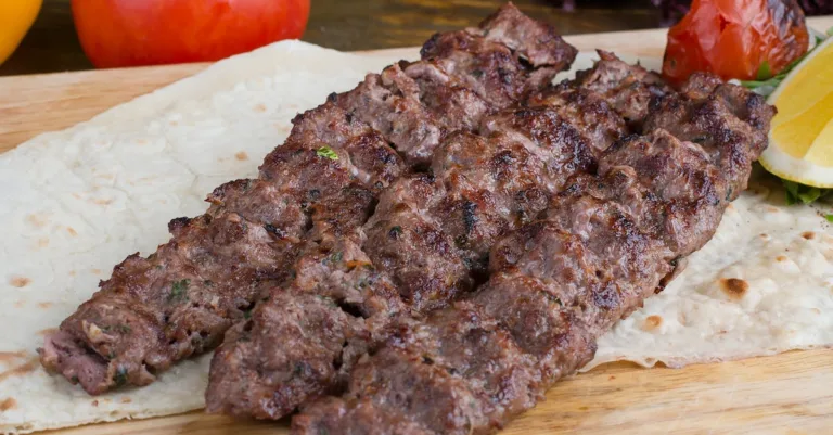 découvrez notre viande de kebab savoureuse, idéale pour préparer des sandwichs authentiques et gourmands. qualité et fraîcheur au rendez-vous pour un goût irrésistible.
