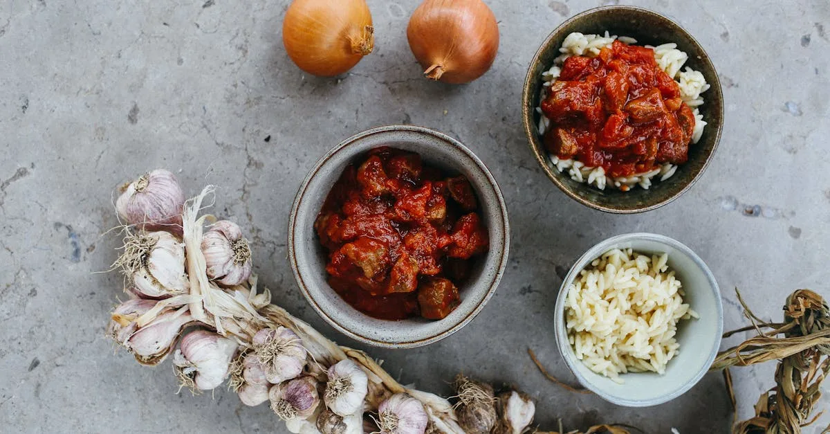 découvrez la recette authentique du goulash, un délicieux ragoût épicé d'origine hongroise, parfait pour réchauffer vos repas avec ses saveurs riches et savoureuses.