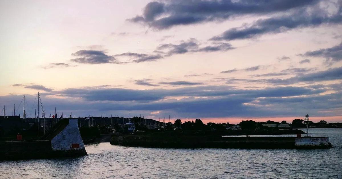 découvrez des hébergements de vacances en normandie, alliant confort et authenticité pour un séjour inoubliable au cœur de la région.