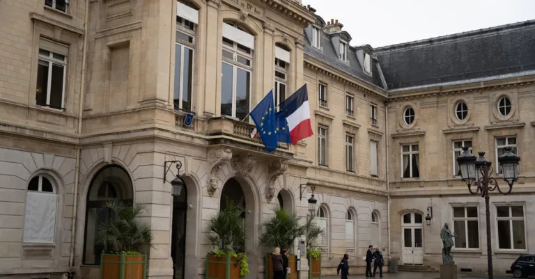 découvrez la liste complète des jours fériés en france pour l'année 2026, incluant toutes les dates officielles pour planifier vos congés et événements.