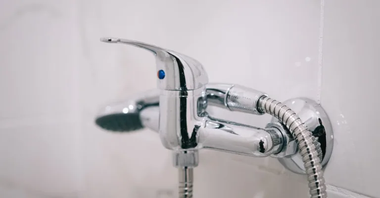 service professionnel de nettoyage des joints de salle de bain pour éliminer la saleté, les moisissures et redonner éclat et propreté à votre espace.
