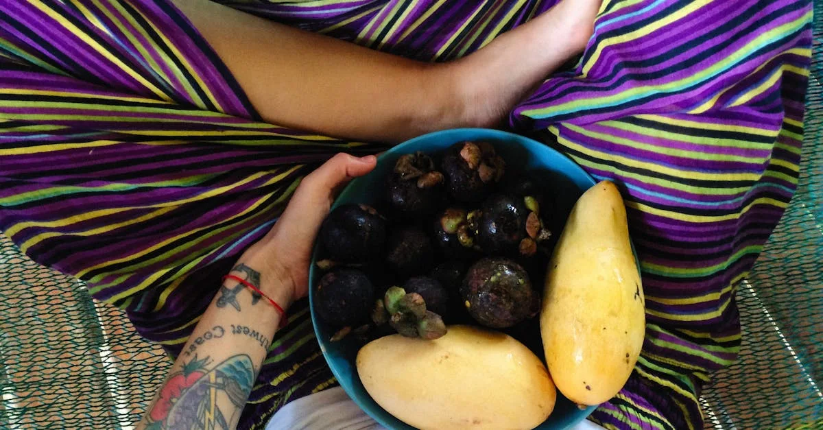 découvrez le goût unique du mangoustan, un fruit tropical aux saveurs douces, acidulées et légèrement florales, idéal pour les amateurs de fruits exotiques.