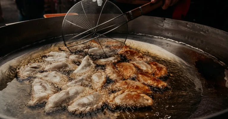 découvrez comment utiliser la fleur de sel en cuisine pour sublimer vos plats avec une touche d'élégance et de saveur unique.