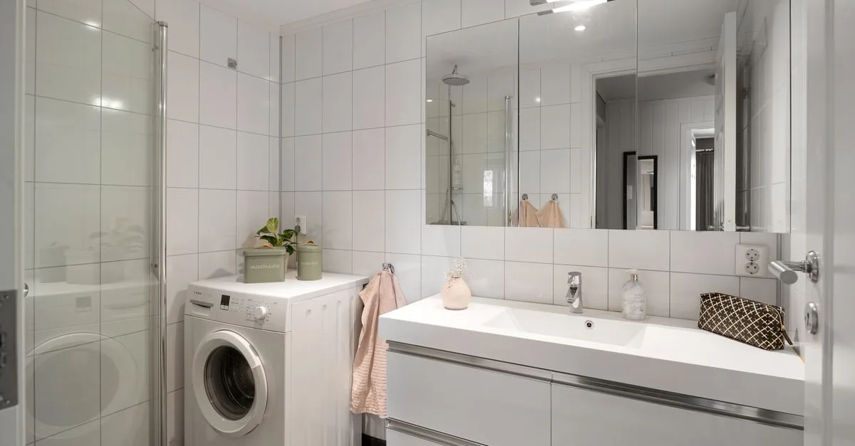 solutions de rangement pour salle de bain pratiques et élégantes afin d'optimiser l'espace et organiser vos accessoires facilement.