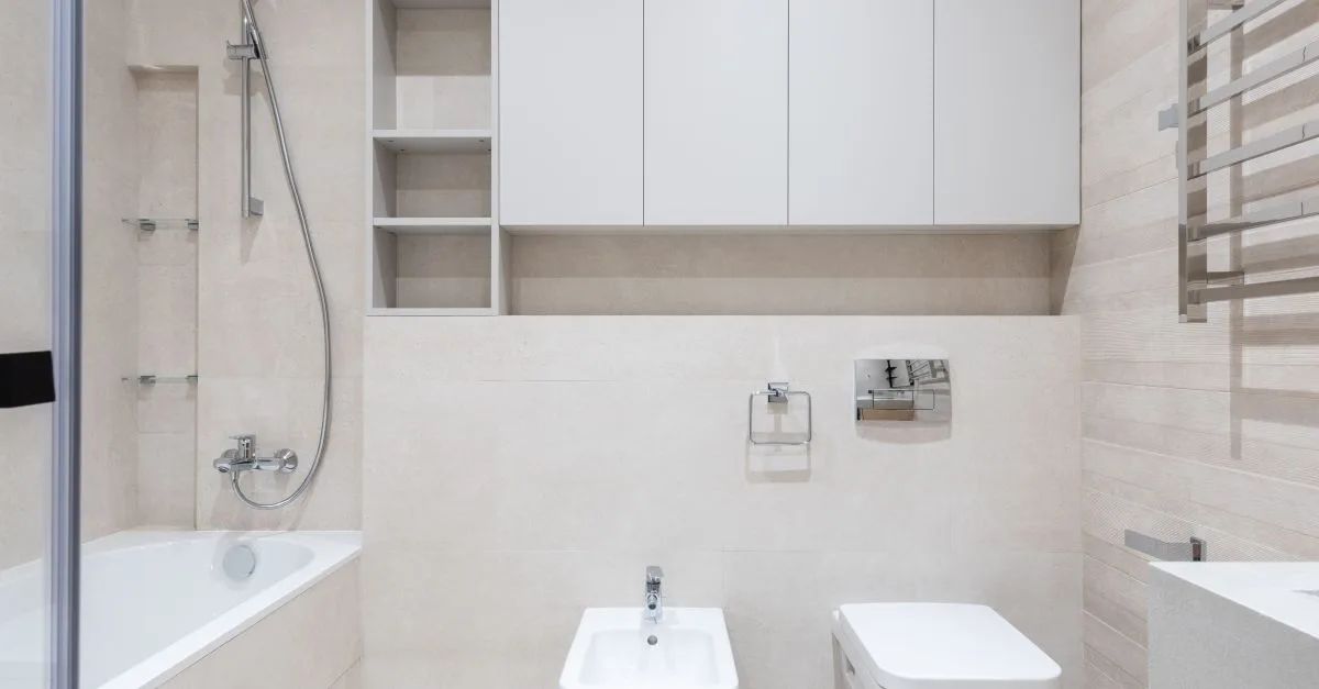 solutions de rangement pour salle de bains : organisez efficacement vos produits et gagnez de l'espace avec nos idées pratiques et élégantes.