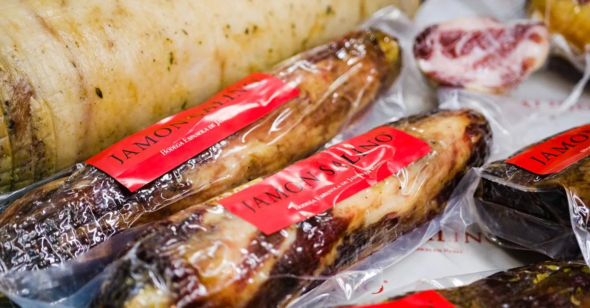 découvrez notre sélection de produits d'épicerie fine pour les gourmets : saveurs authentiques, ingrédients de qualité et délices gastronomiques.