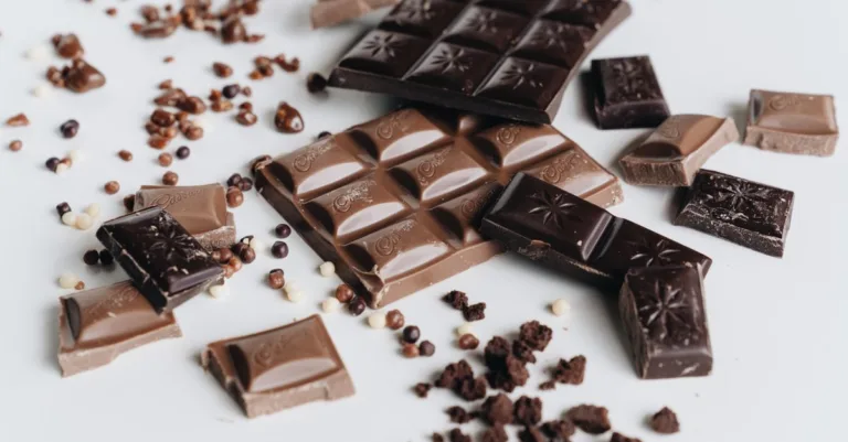 découvrez notre chocolat bean-to-bar, élaboré artisanalement de la fève à la tablette pour une qualité et une saveur exceptionnelles.