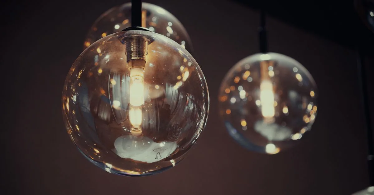 découvrez notre sélection d'éclairages modernes et efficaces pour illuminer votre intérieur avec style et confort.