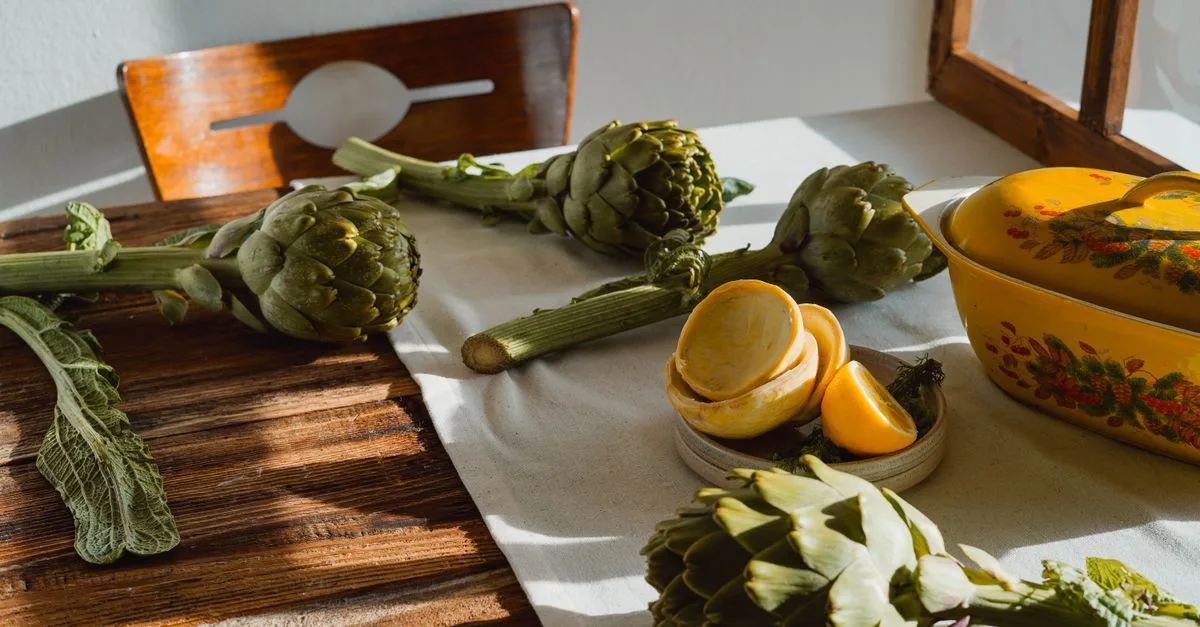 découvrez la recette traditionnelle de l'artichaut barigoule, un plat provençal savoureux à base d'artichauts mijotés aux herbes et légumes.