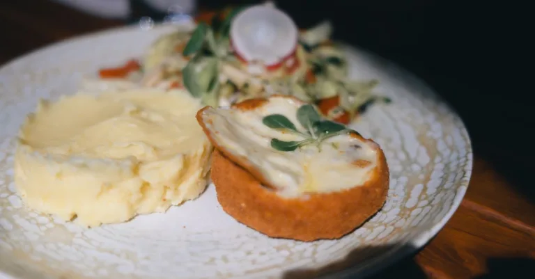 découvrez notre recette onctueuse de purée de pommes de terre sans produits laitiers, parfaite pour un plat savoureux et léger.