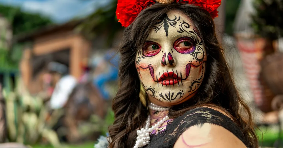 découvrez l'art emblématique du crâne mexicain, symbole coloré de la culture et des traditions du jour des morts.