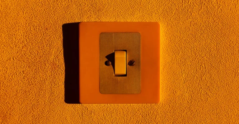 découvrez tout ce qu'il faut savoir sur la position des interrupteurs (switch position) : fonctionnement, types et applications pour optimiser votre installation électrique.