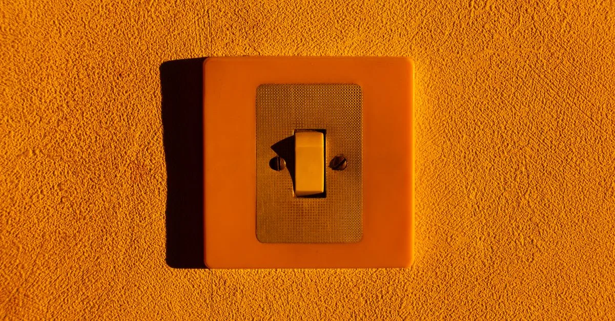 découvrez tout ce qu'il faut savoir sur la position des interrupteurs (switch position) : fonctionnement, types et applications pour optimiser votre installation électrique.